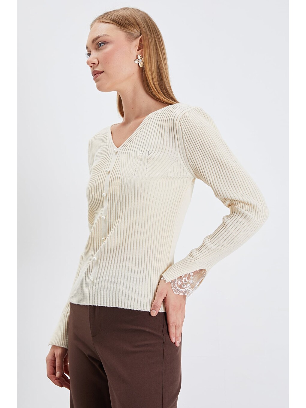 Bej Dantelli İnci Detaylı V Yaka Slim Fit Triko Bluz-3
