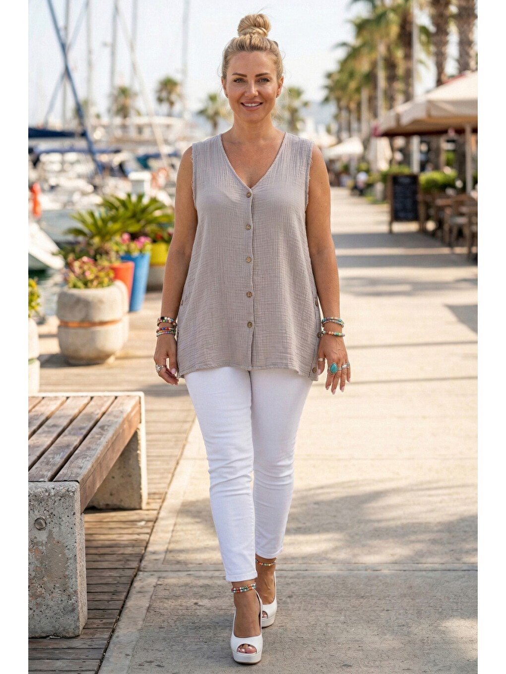 Bej Taş Rengi V Yaka Kolsuz Düğmeli Yanları Düğmeli Casual Müslin Oversize Dokuma Bluz 68 60-3