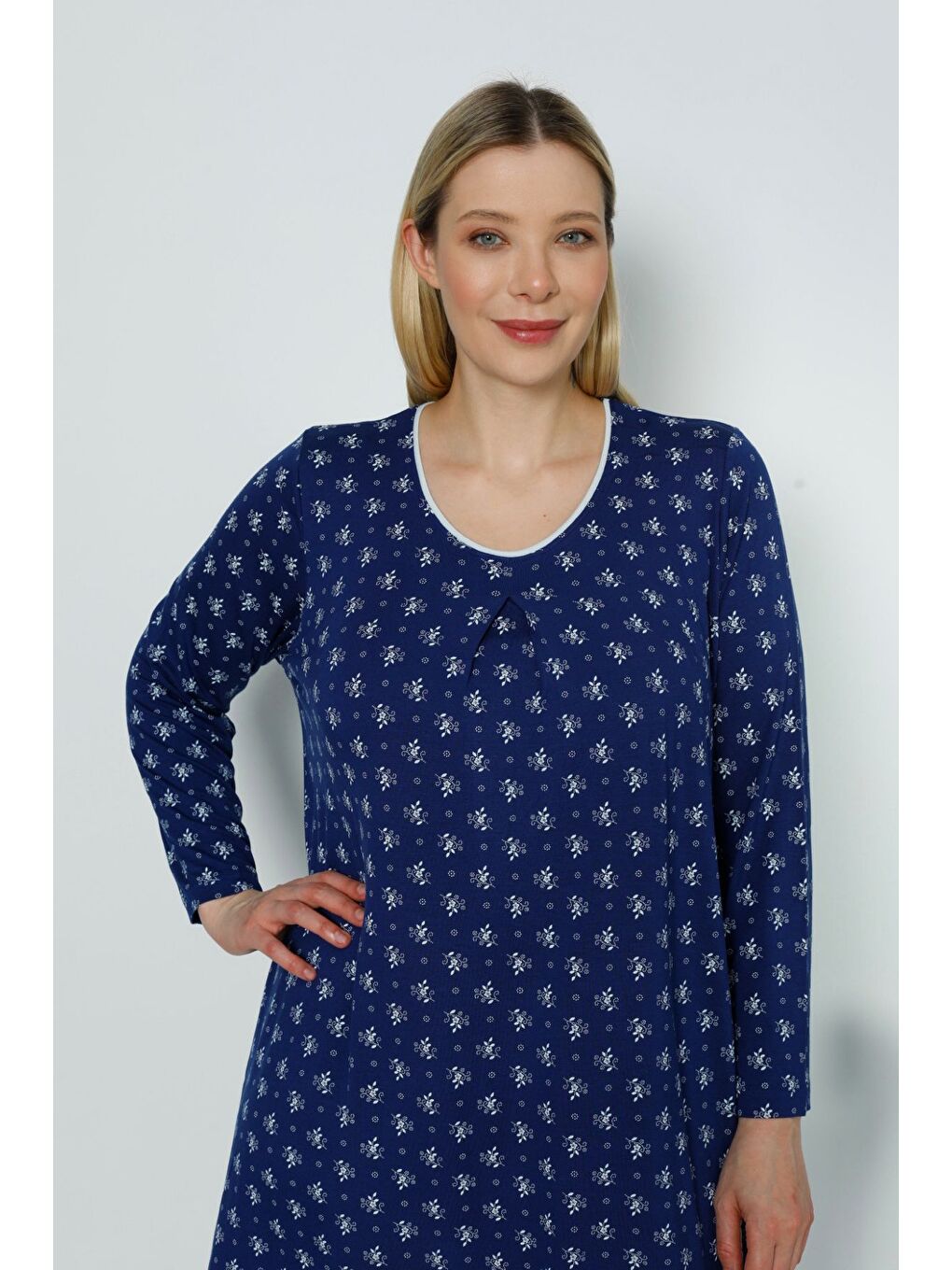 Mavi Kadın Desenli Biyeli Uzun Kollu Büyük Beden Gecelik-1