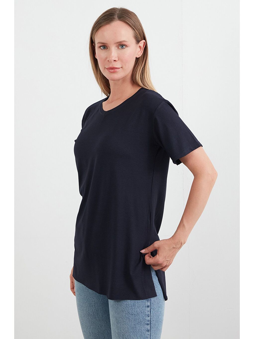 Lacivert Basic V Yaka Yanları Yırtmaçlı Elastanlı Salaş Tişört-2