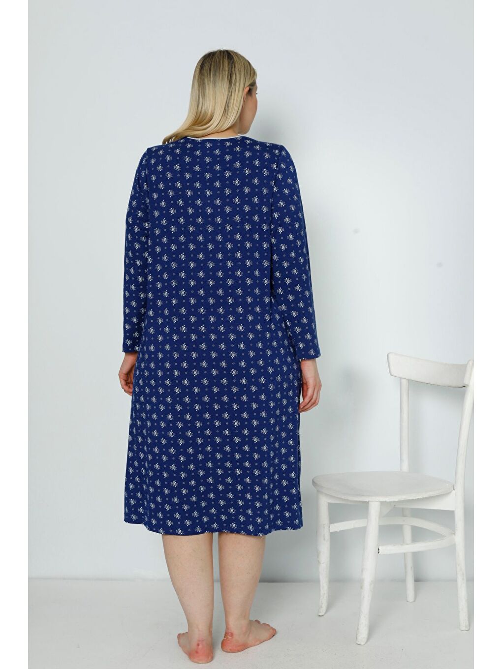 Mavi Kadın Desenli Biyeli Uzun Kollu Büyük Beden Gecelik-3
