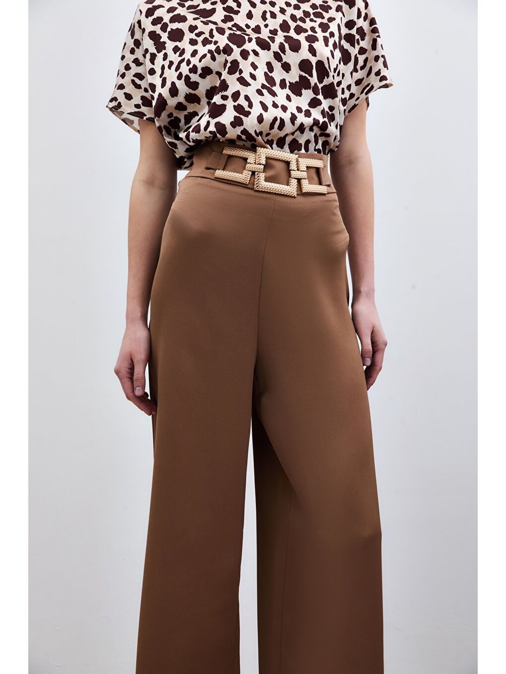 Kahverengi Bel Kemerli Saten Krep Pantolon - Camel-2