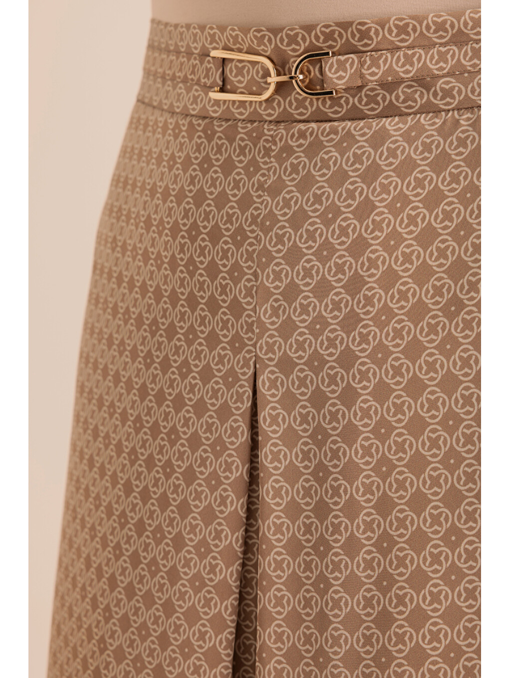 Kahverengi Camel Monogram Desenli Pilikaşe Detaylı Dokuma Etek-2