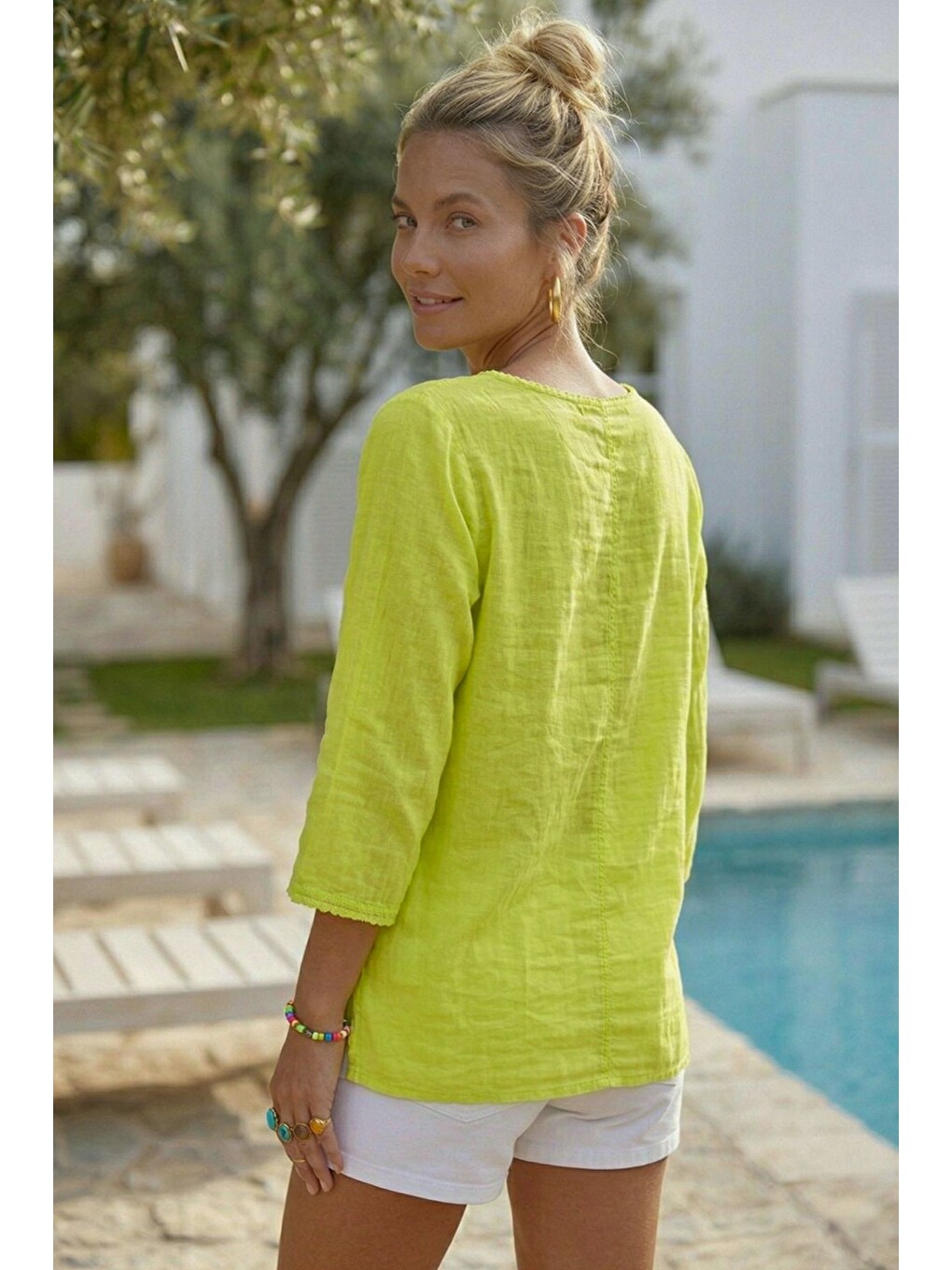 Neon Sarı Alttan Britli Yaka Düğmeli 3/4 Kol Delikişi Nakışlı Pamuklu Oversize Dokuma Bluz 65 51-5