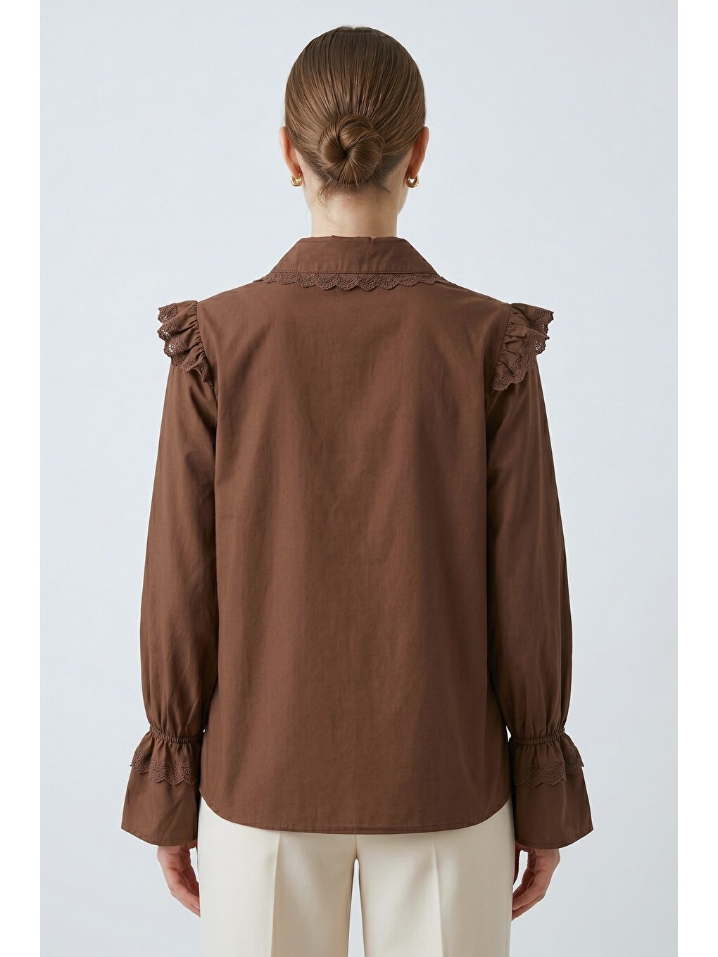 Kahverengi Oversize Kalıp Viktorya Esintili Fırfırlı Dantelli Gömlek-6