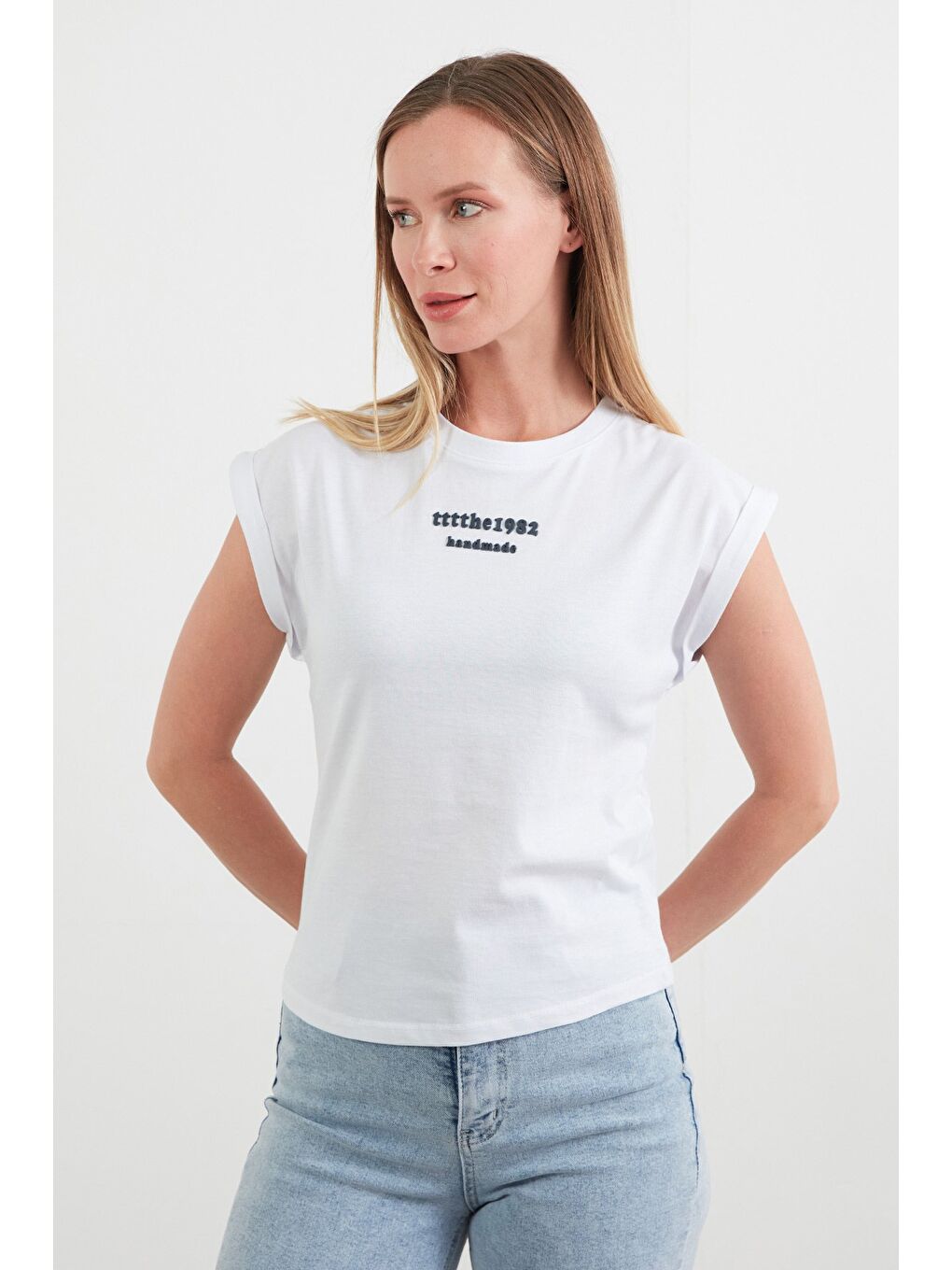 Beyaz Yazı Kabartma Baskılı Japone Kol Tişört-2