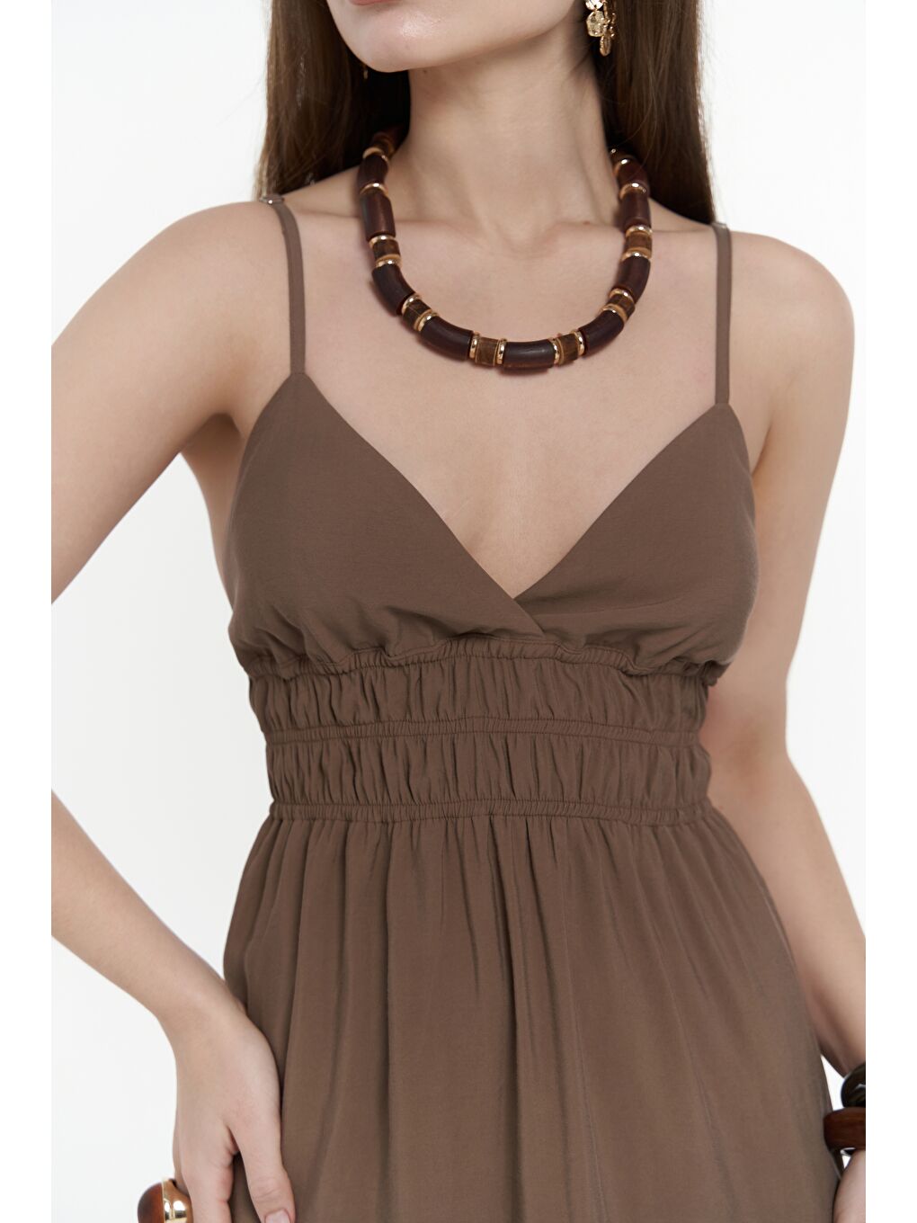 Kahverengi Alessia Büzgü Detay Askılı Uzun Kahve Elbise-6