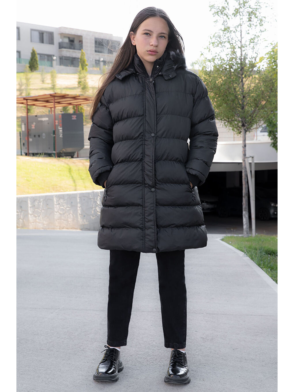 Siyah İçi Kürklü Çıtçıtlı Kapüşonlu Kız Çocuk Şişme Mont 21317