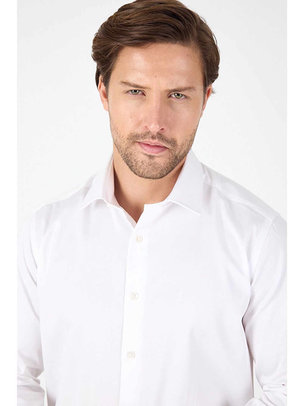 Beyaz Uzun Kol Sert Yaka Cepsiz Slim Fit %100 Pamuk Büyük Beden Gömlek 1004250266-2
