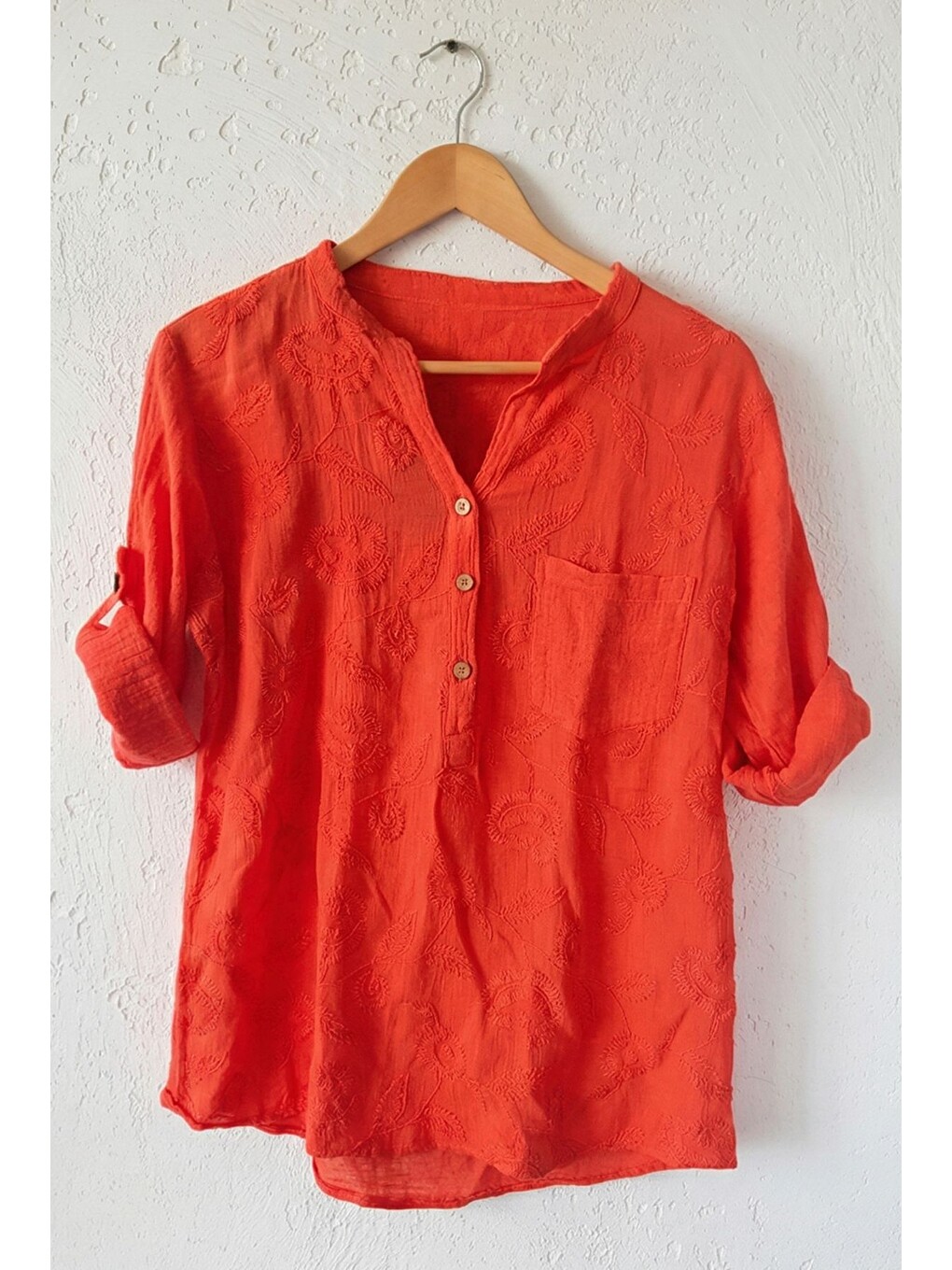 Kırmızı Narçiçeği Hakim Yaka Düğmeli Uzun Kollu Brodeli Casual Pamuklu Dokuma Bluz 73 55-7