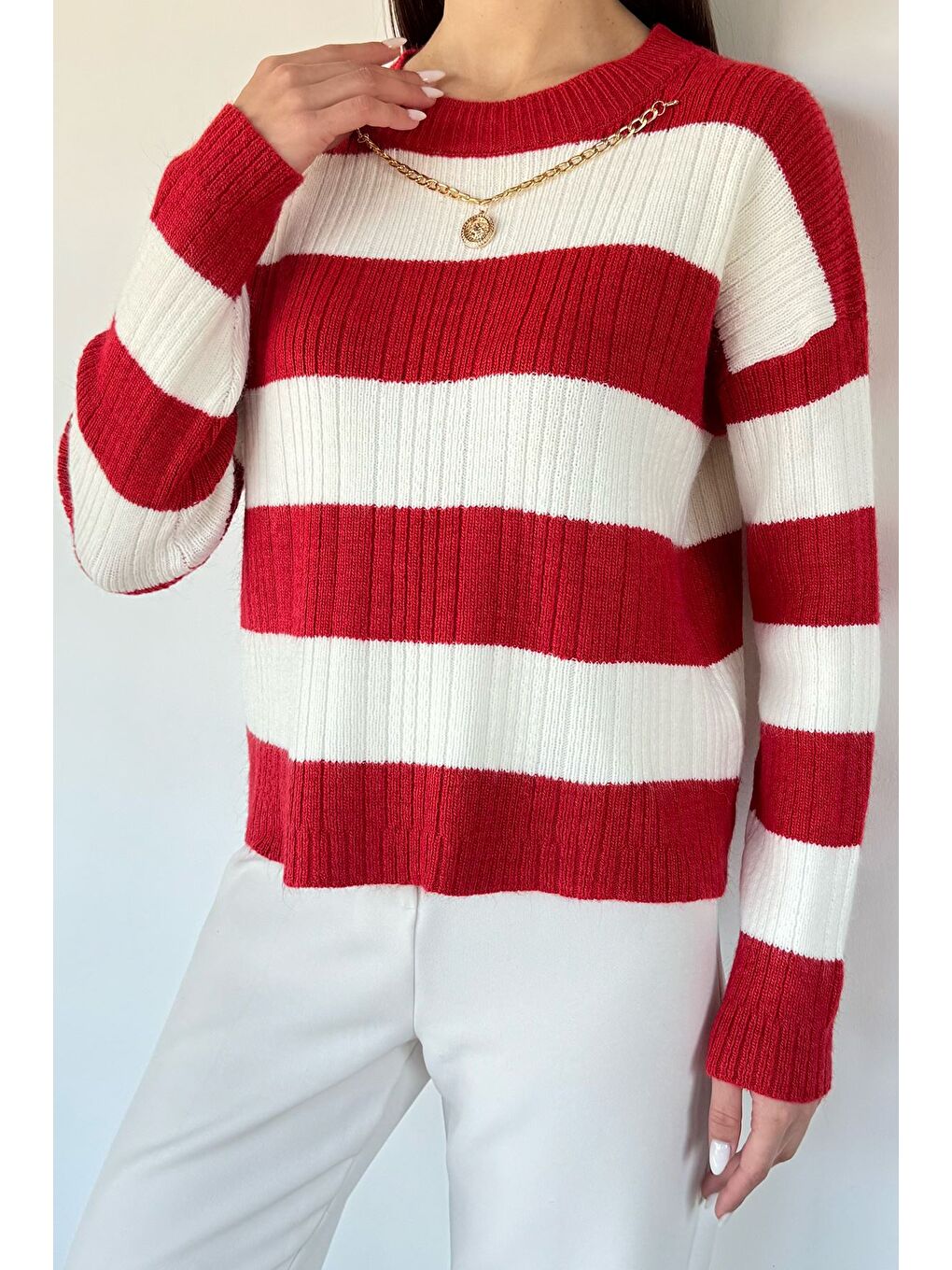 Kırmızı Kadın Kolyeli Triko Kazak-2