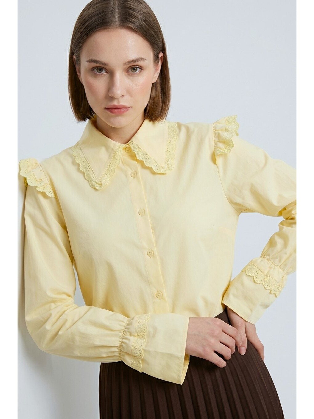 Sarı Oversize Kalıp Viktorya Esintili Fırfırlı Dantelli Gömlek-3