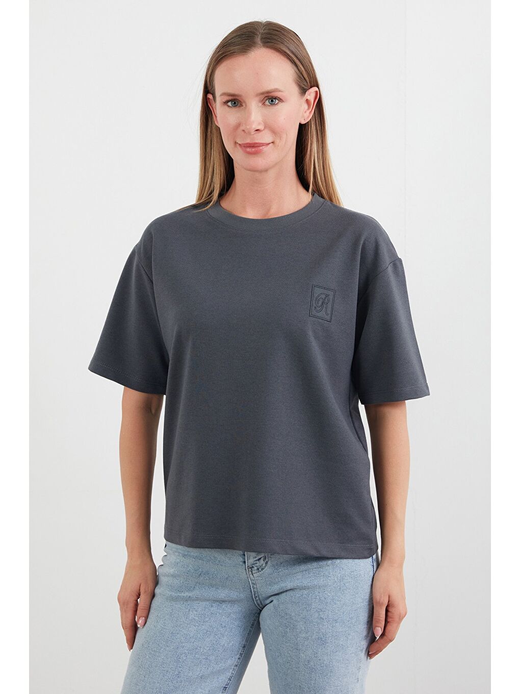 Antrasit R Harf Nakışlı Oversize Tişört