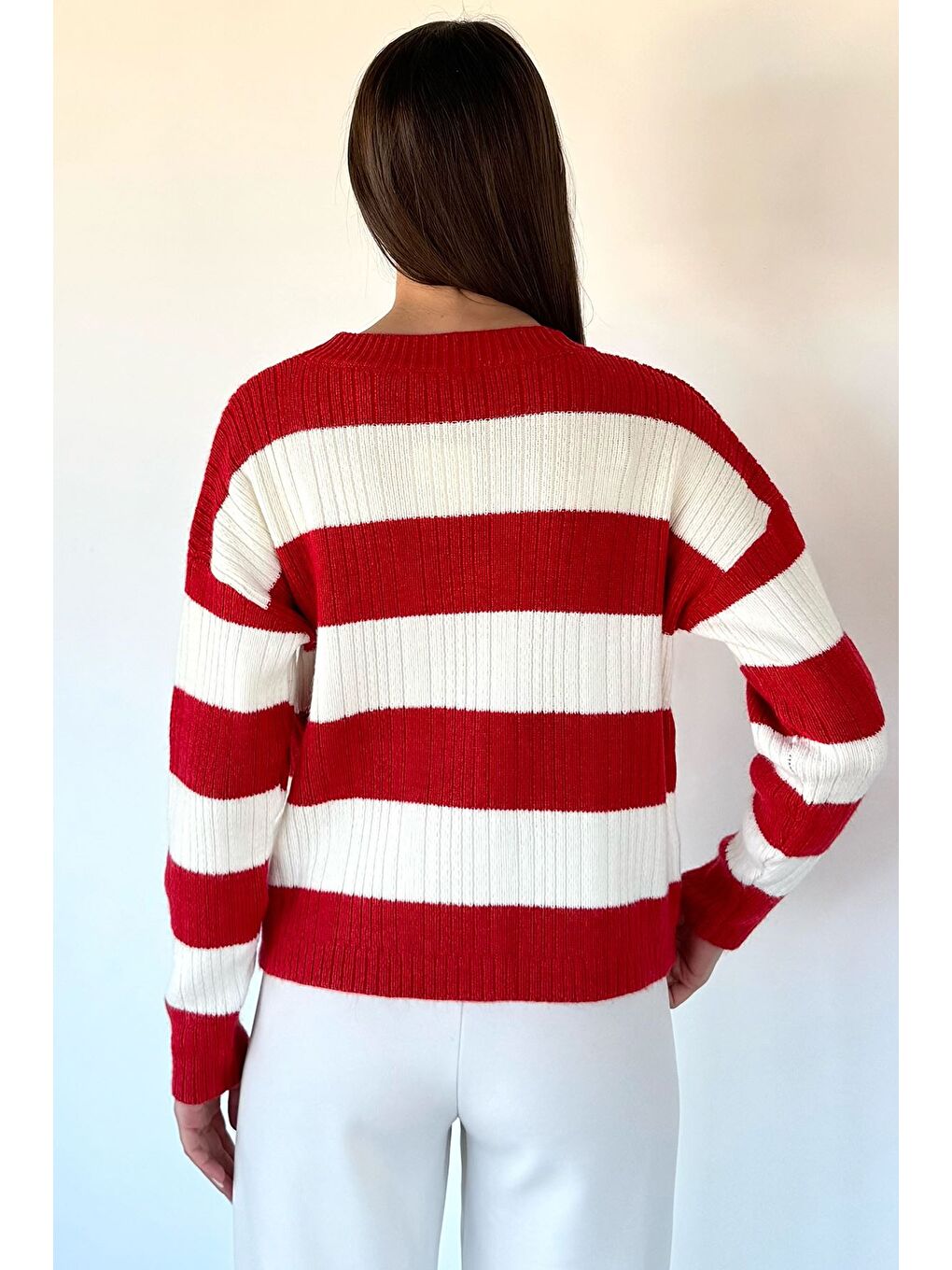 Kırmızı Kadın Kolyeli Triko Kazak-3