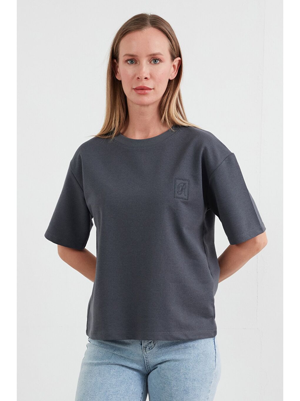 Antrasit R Harf Nakışlı Oversize Tişört-2