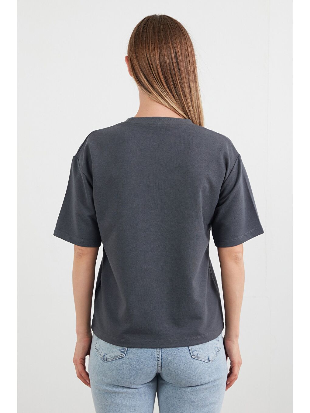 Antrasit R Harf Nakışlı Oversize Tişört-3