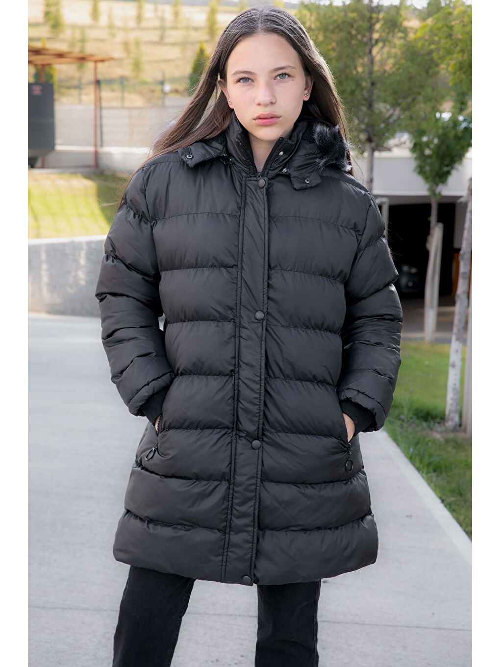 Siyah İçi Kürklü Çıtçıtlı Kapüşonlu Kız Çocuk Şişme Mont 21317-1