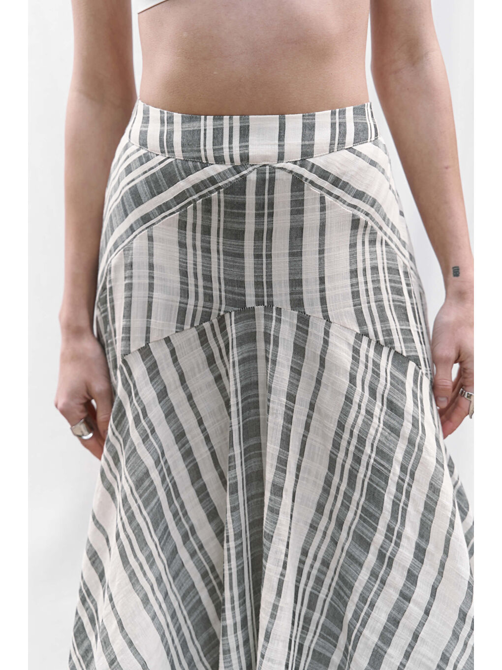 Peigi Çizgili Parçalı Siyah Midi Etek-7