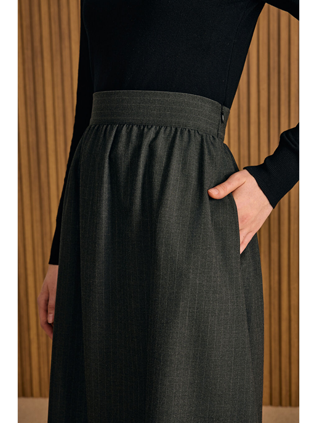 Antrasit Çizgili Yandan Cepli Etek-3