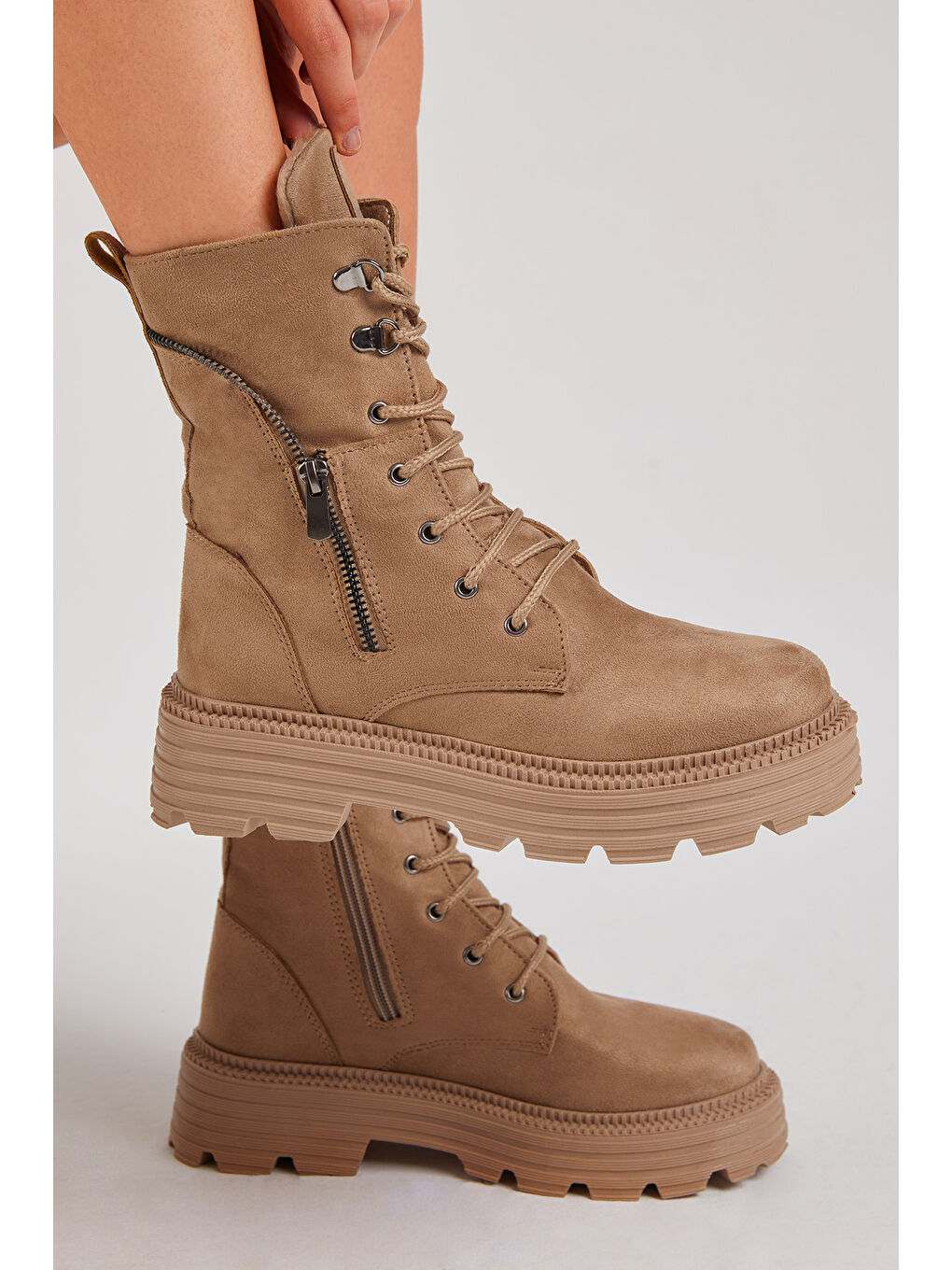 Kahverengi Kadın Vizon Süet Poli Taban Fermuar Detaylı Rahat Kalıp Bağcıklı Bot-2