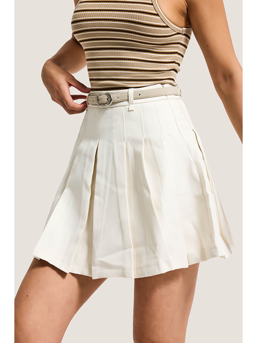 Ekru Kadın Kırık Beyaz w5 Kemerli Pileli Organik Pamuk Kumaş İçi Şortlu Mini Etek