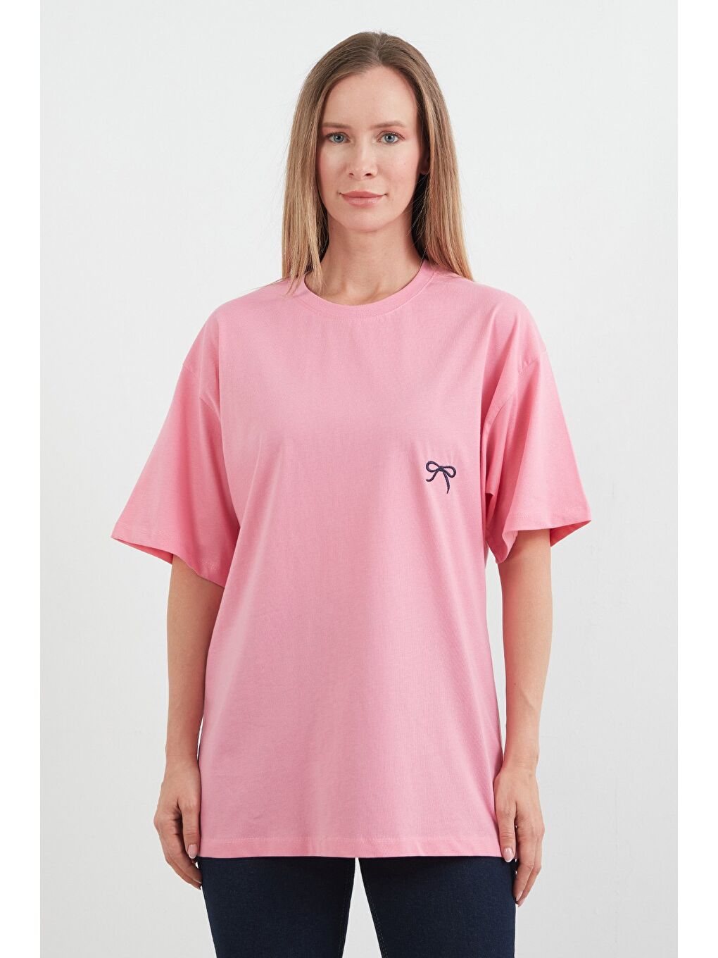 Pembe Kurdele Nakışlı Oversize Tişört-1