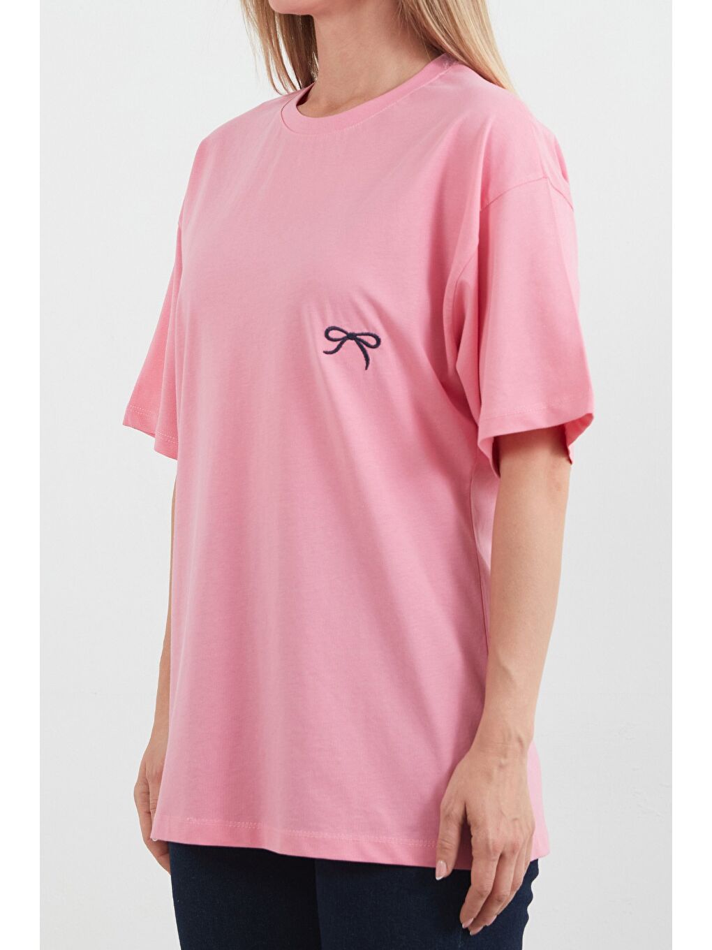 Pembe Kurdele Nakışlı Oversize Tişört-4