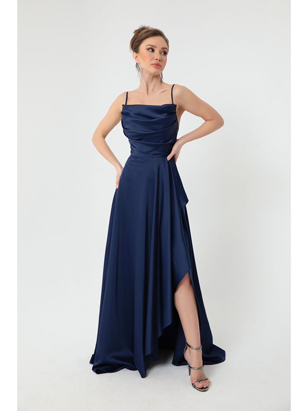 Kadın Lacivert Volanlı Yırtmaçlı Saten Abiye & Mezuniyet Elbisesi