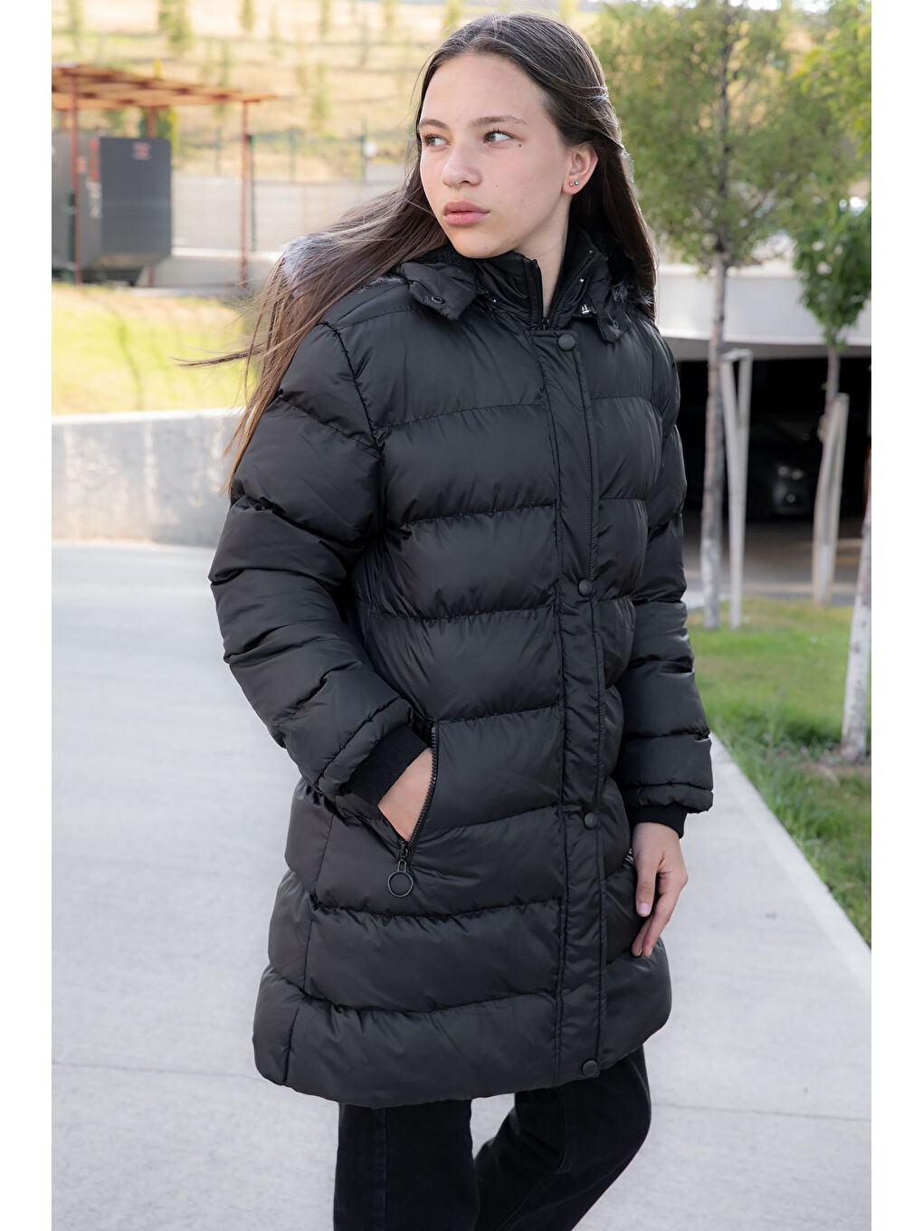 Siyah İçi Kürklü Çıtçıtlı Kapüşonlu Kız Çocuk Şişme Mont 21317-3