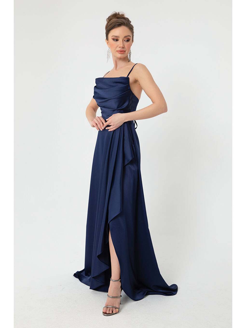 Kadın Lacivert Volanlı Yırtmaçlı Saten Abiye & Mezuniyet Elbisesi-1