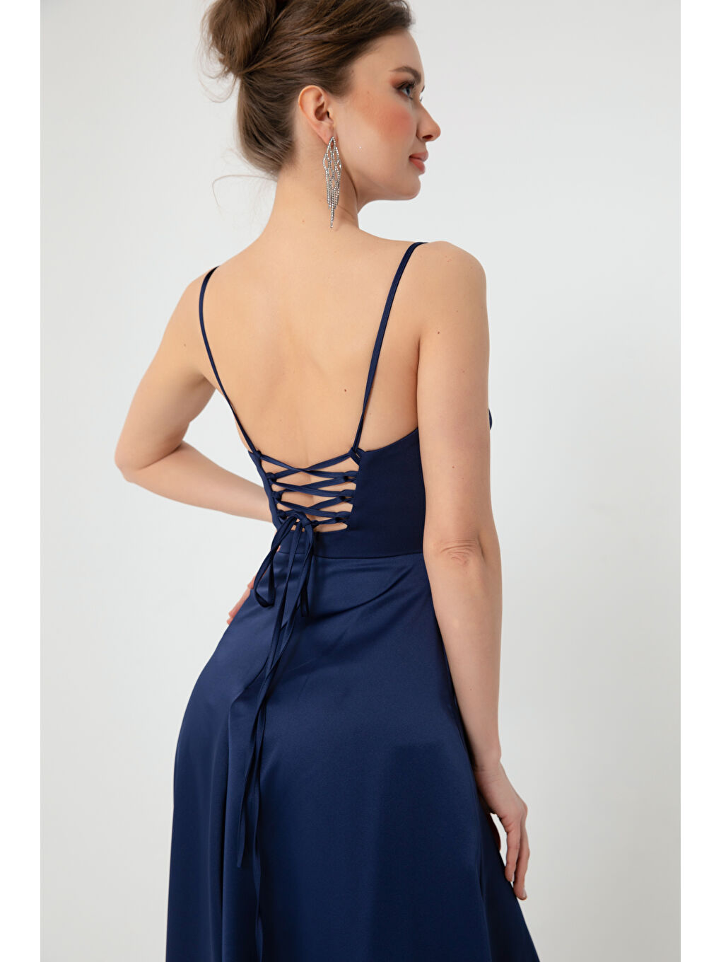 Kadın Lacivert Volanlı Yırtmaçlı Saten Abiye & Mezuniyet Elbisesi-2