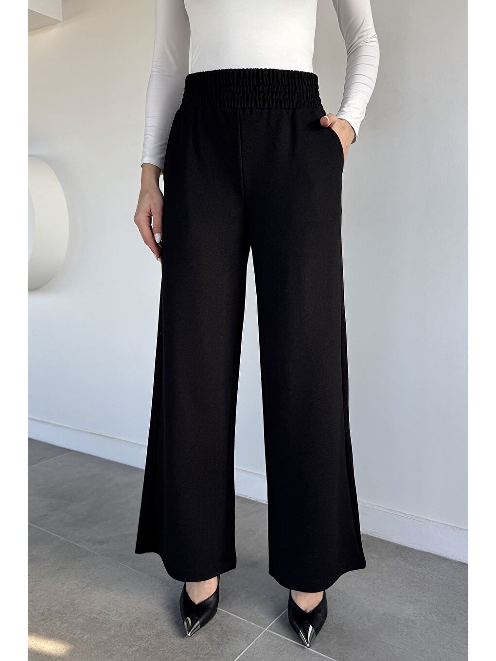 Siyah Kadın Bel Lastikli Bol Paça Pantolon-1