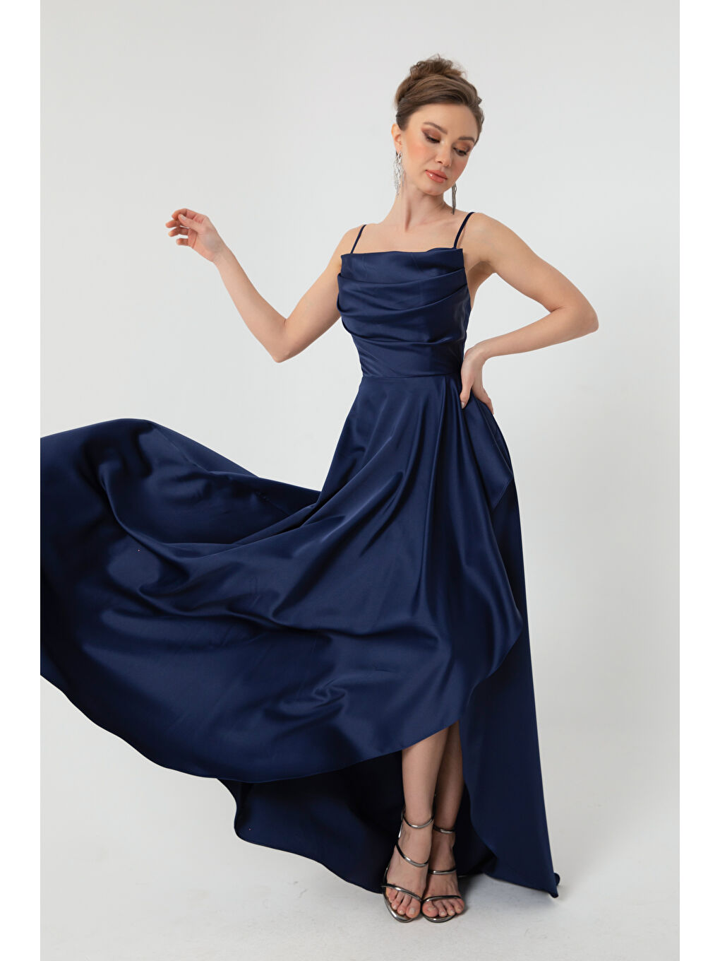 Kadın Lacivert Volanlı Yırtmaçlı Saten Abiye & Mezuniyet Elbisesi-3