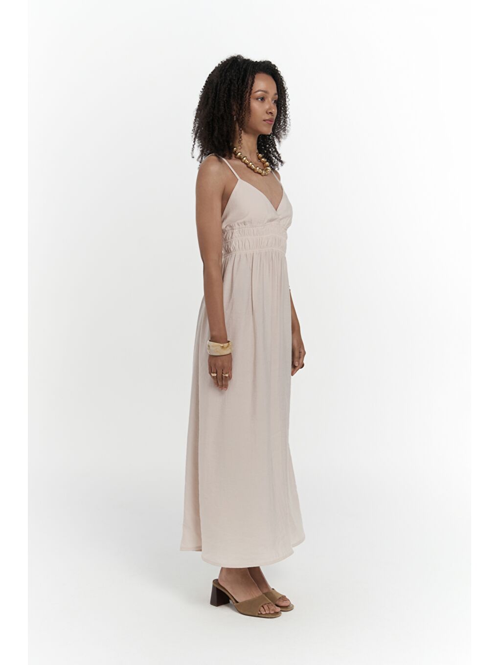 Alessia Büzgü Detay Askılı Uzun Bej Elbise-3