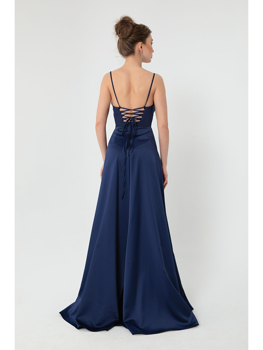 Kadın Lacivert Volanlı Yırtmaçlı Saten Abiye & Mezuniyet Elbisesi-4