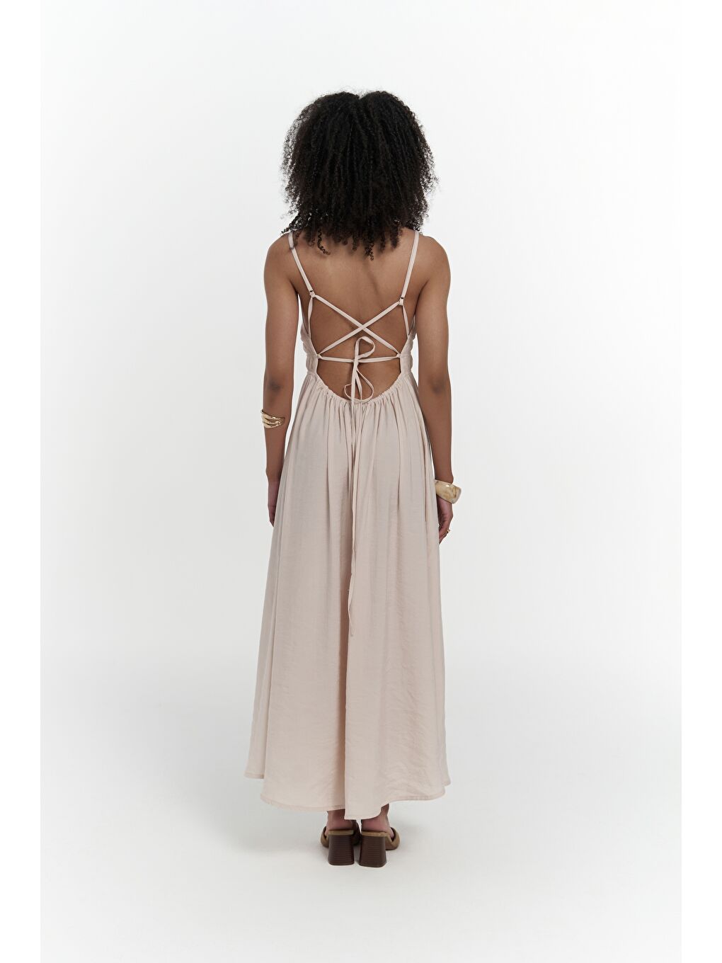 Alessia Büzgü Detay Askılı Uzun Bej Elbise-4