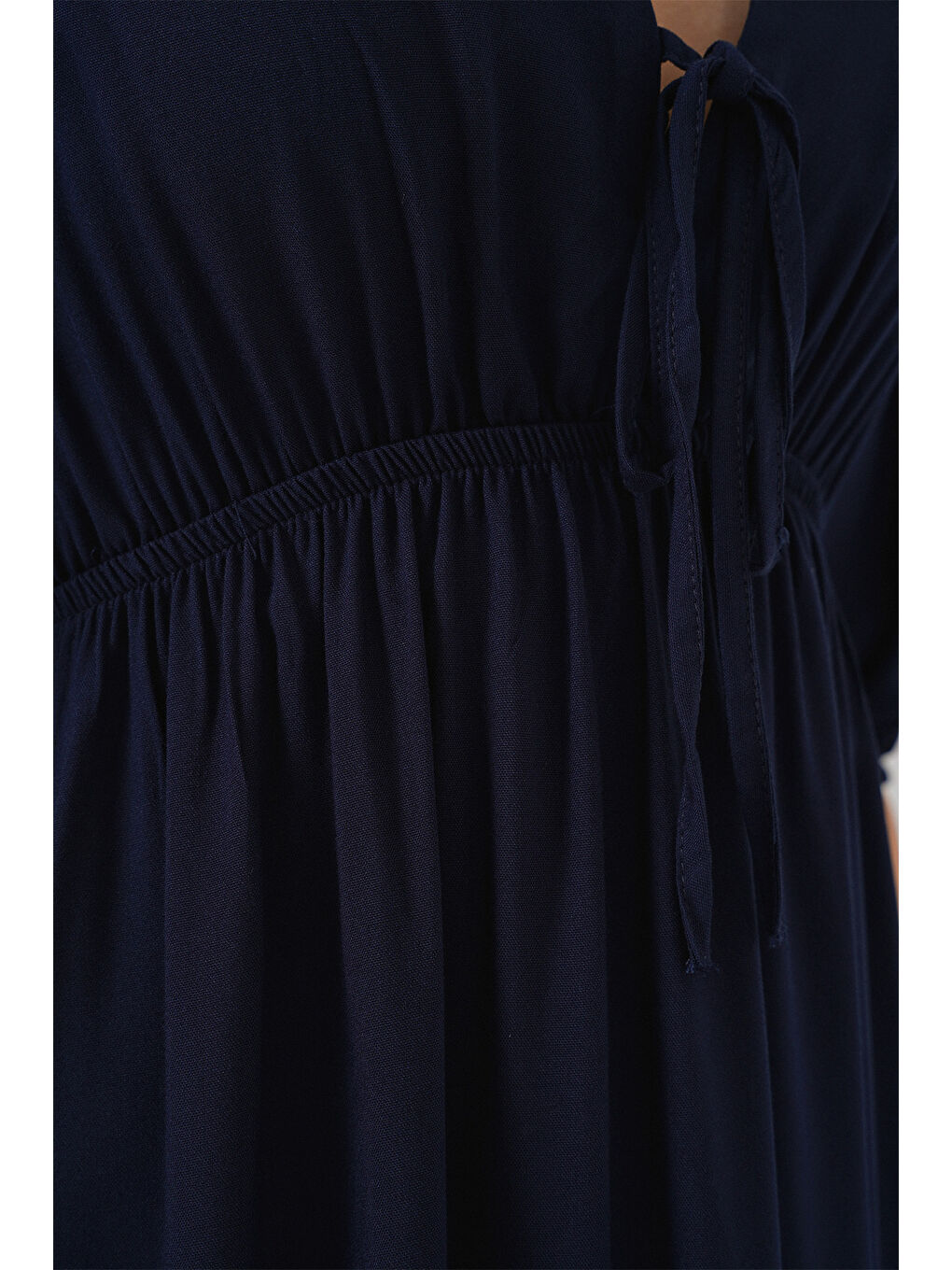 2570 Kadın Beli Büzgülü V Yaka Elbise - Lacivert-4