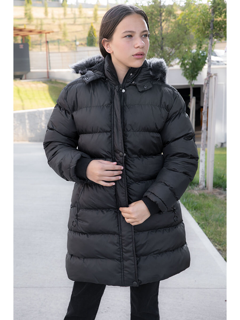 Siyah İçi Kürklü Çıtçıtlı Kapüşonlu Kız Çocuk Şişme Mont 21317-4