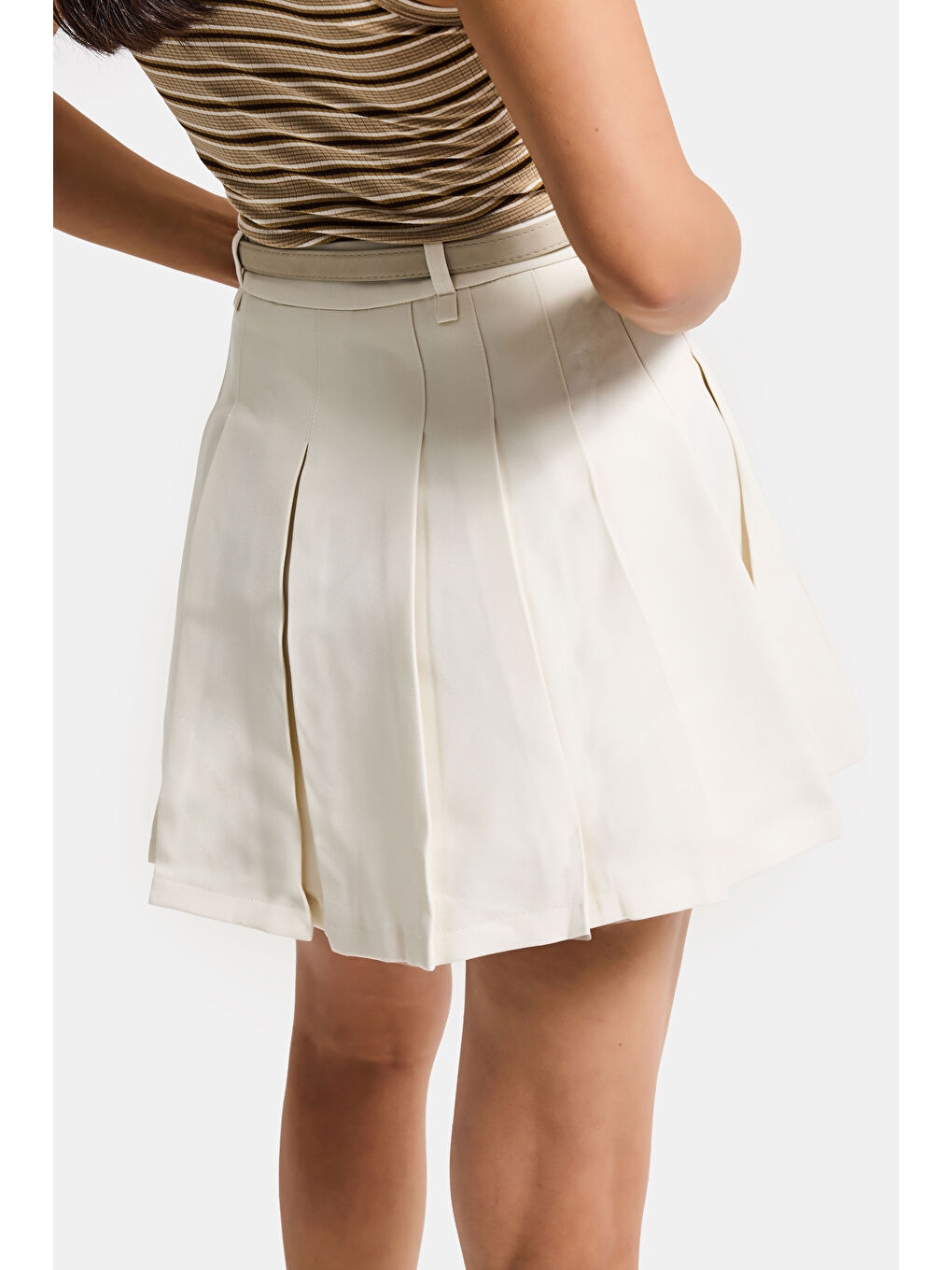Ekru Kadın Kırık Beyaz w5 Kemerli Pileli Organik Pamuk Kumaş İçi Şortlu Mini Etek-3