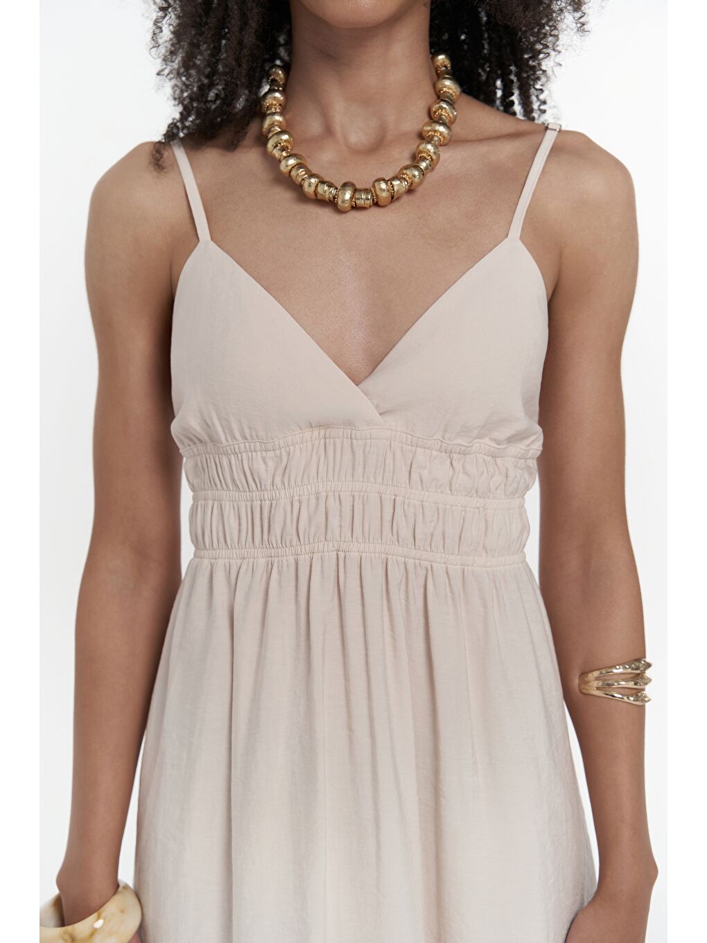 Alessia Büzgü Detay Askılı Uzun Bej Elbise-7