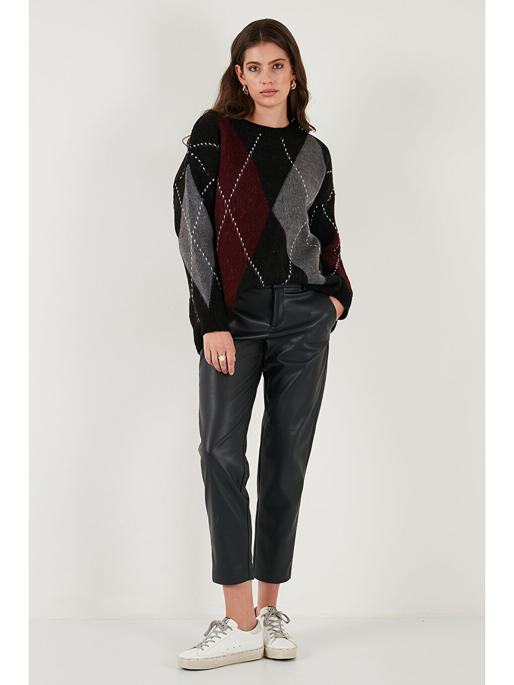 Siyah Oversize Fit Bisiklet Yaka Baklava Desenli Kazak 4615578-2