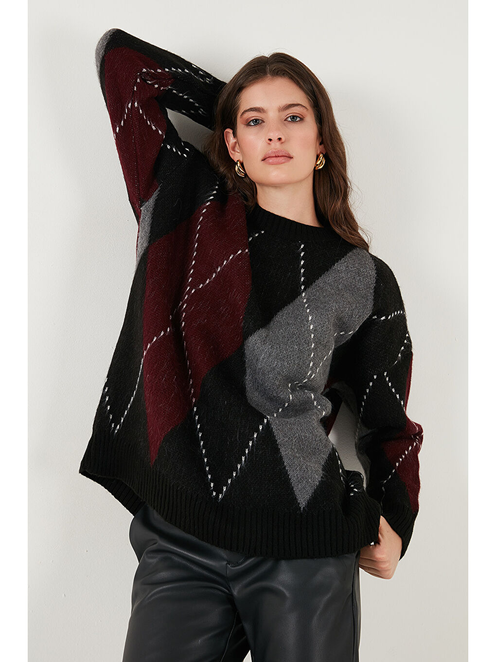 Siyah Oversize Fit Bisiklet Yaka Baklava Desenli Kazak 4615578-3