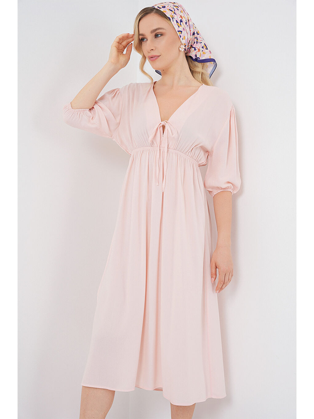 Pembe 2570 Kadın Beli Büzgülü V Yaka Elbise - Pudra-2
