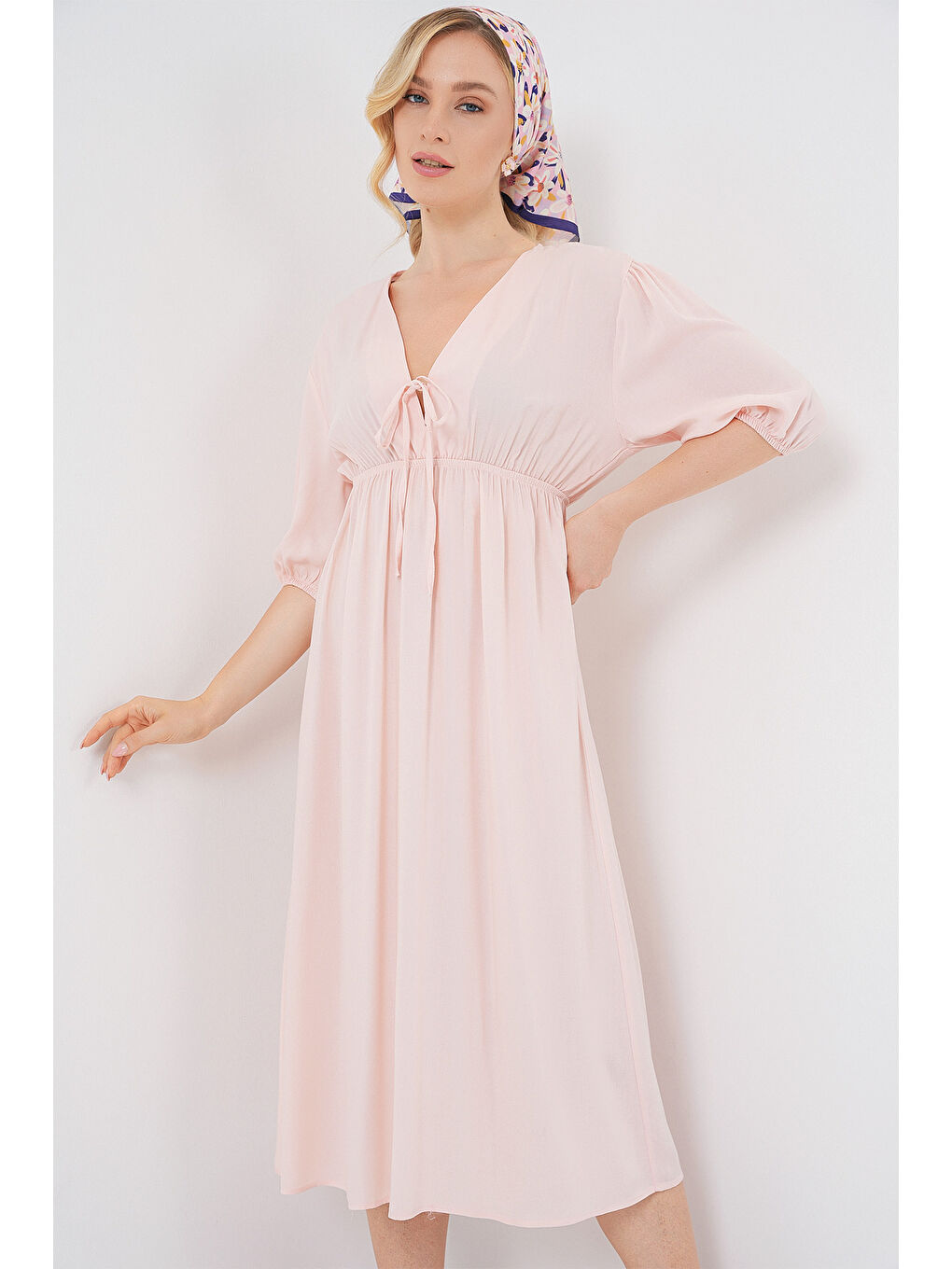 Pembe 2570 Kadın Beli Büzgülü V Yaka Elbise - Pudra-3