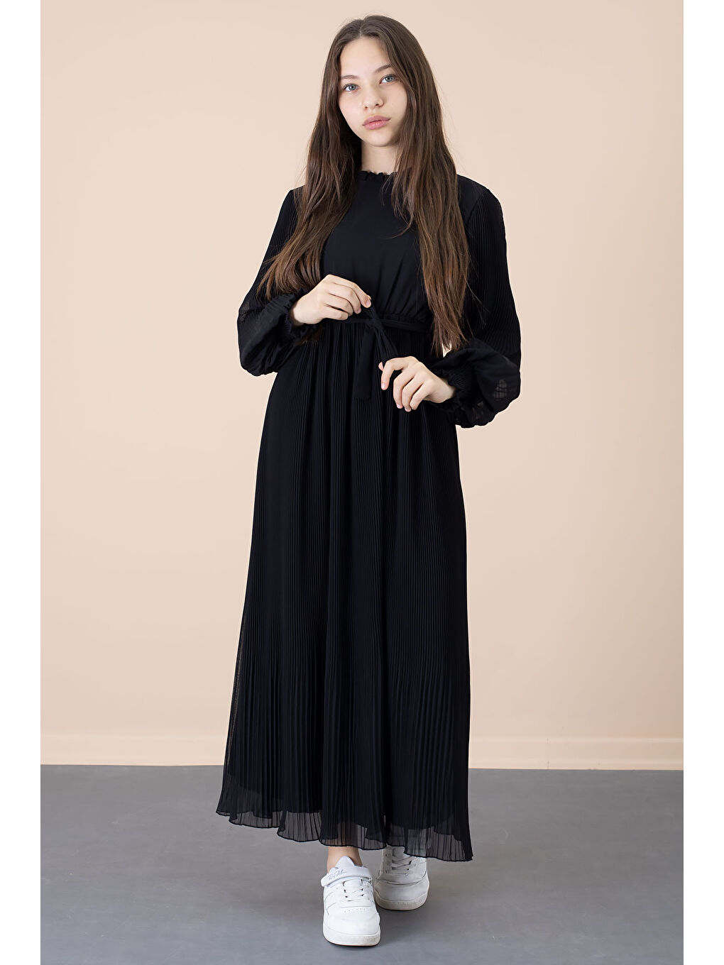 Siyah Yakası Fırfırlı Kuşaklı Kız Çocuk Piliseli Şifon Elbise 20560-1