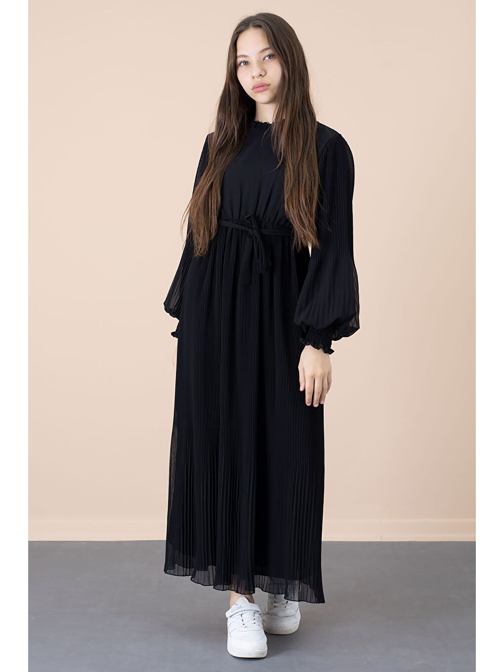 Siyah Yakası Fırfırlı Kuşaklı Kız Çocuk Piliseli Şifon Elbise 20560-2