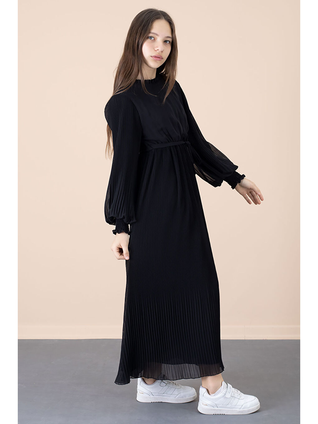 Siyah Yakası Fırfırlı Kuşaklı Kız Çocuk Piliseli Şifon Elbise 20560-3