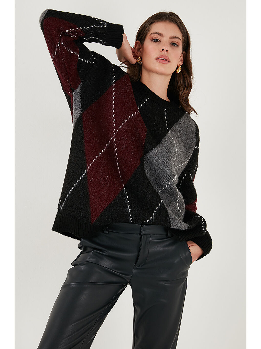 Siyah Oversize Fit Bisiklet Yaka Baklava Desenli Kazak 4615578-4