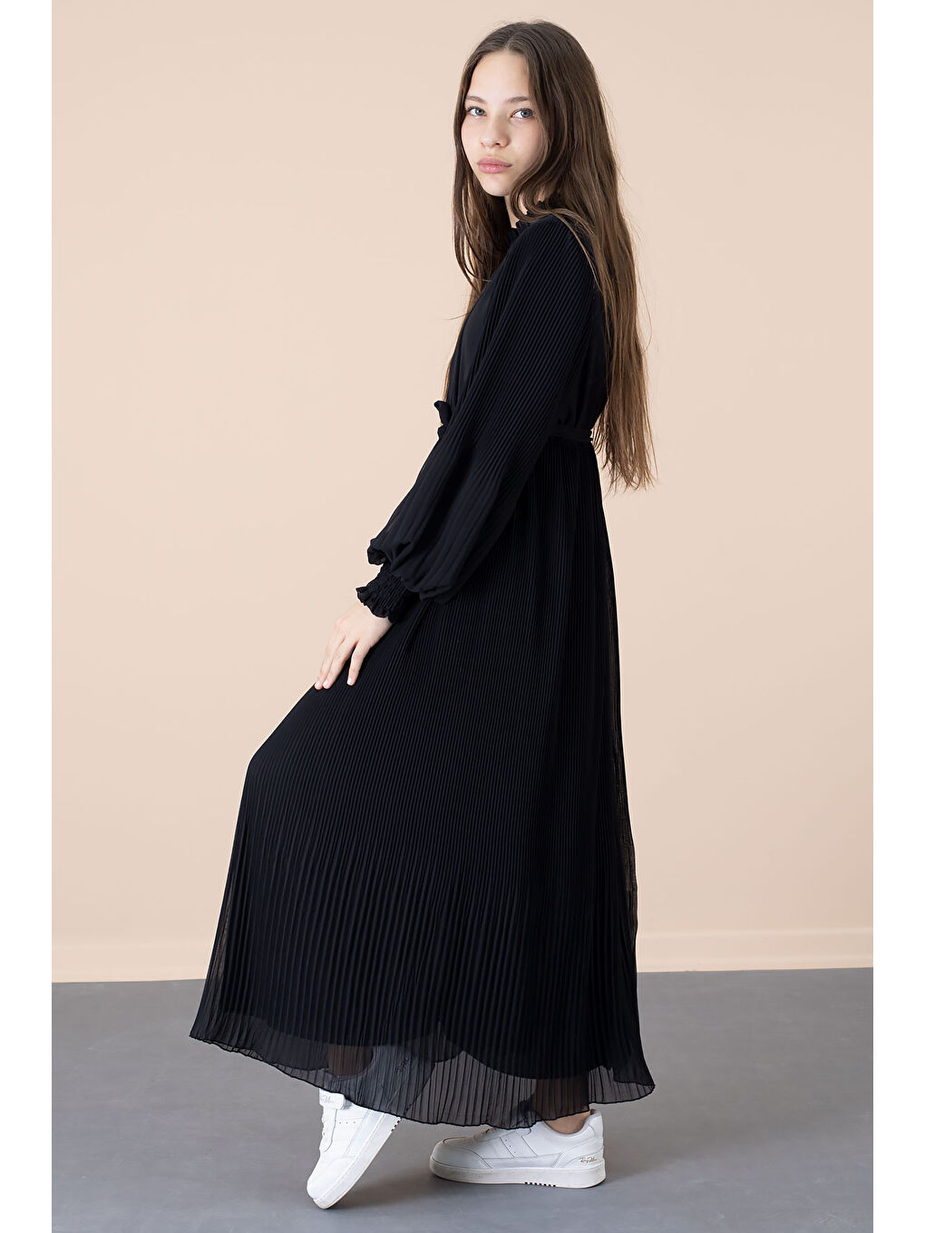 Siyah Yakası Fırfırlı Kuşaklı Kız Çocuk Piliseli Şifon Elbise 20560-7