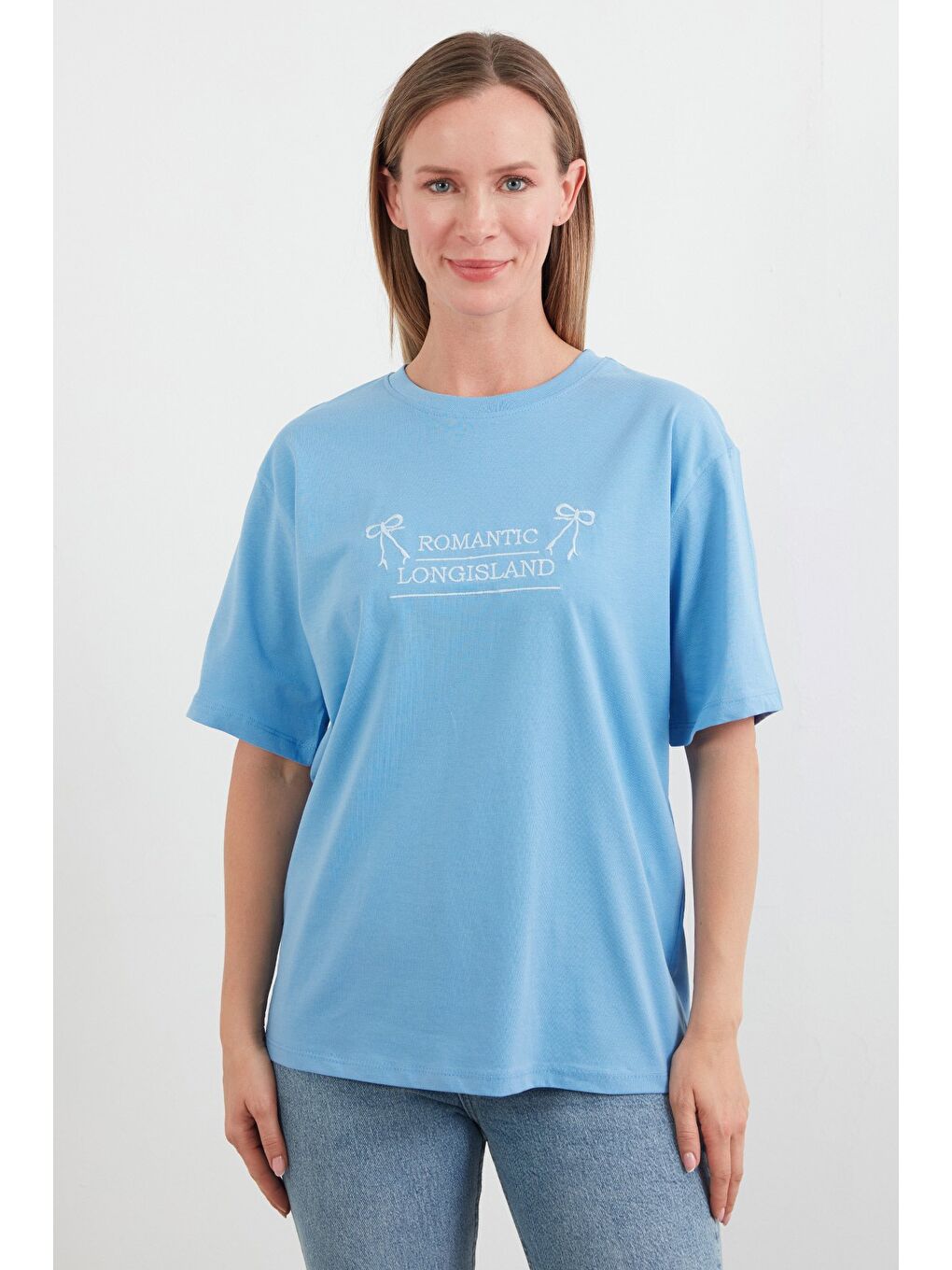 Mavi Yazı Ve Kurdele Nakışlı Oversize Tişört-1